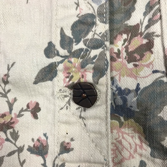 Hot Kiss Cream Spring Floral Denim ButtonUp Jacket - Picture 4 of 7